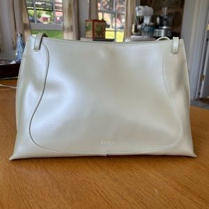 💘 💌 🖤Furla Leslie Leather Bag. Giftable NWT & Dust Bag. Color - Ice